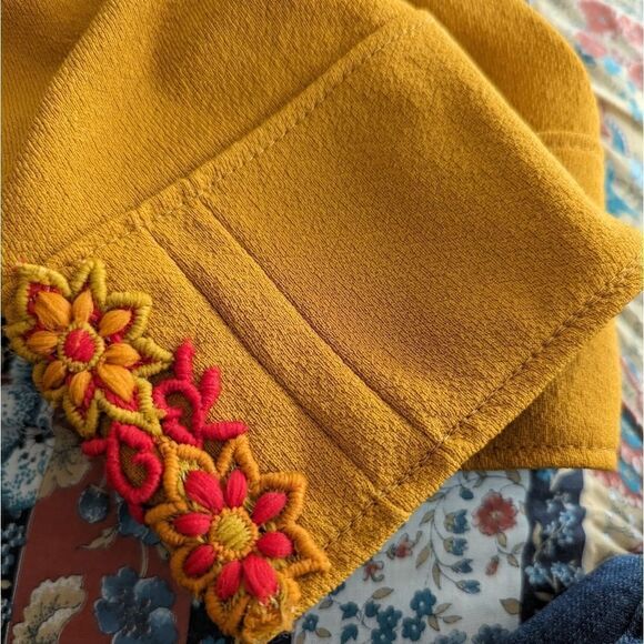 60's yellow Beautiful embroidered bark cloth dress - Picture 5 of 9